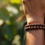 découvrez les bienfaits du bracelet en graines de café, un accessoire naturel qui favorise votre bien-être grâce à ses propriétés énergisantes et apaisantes.